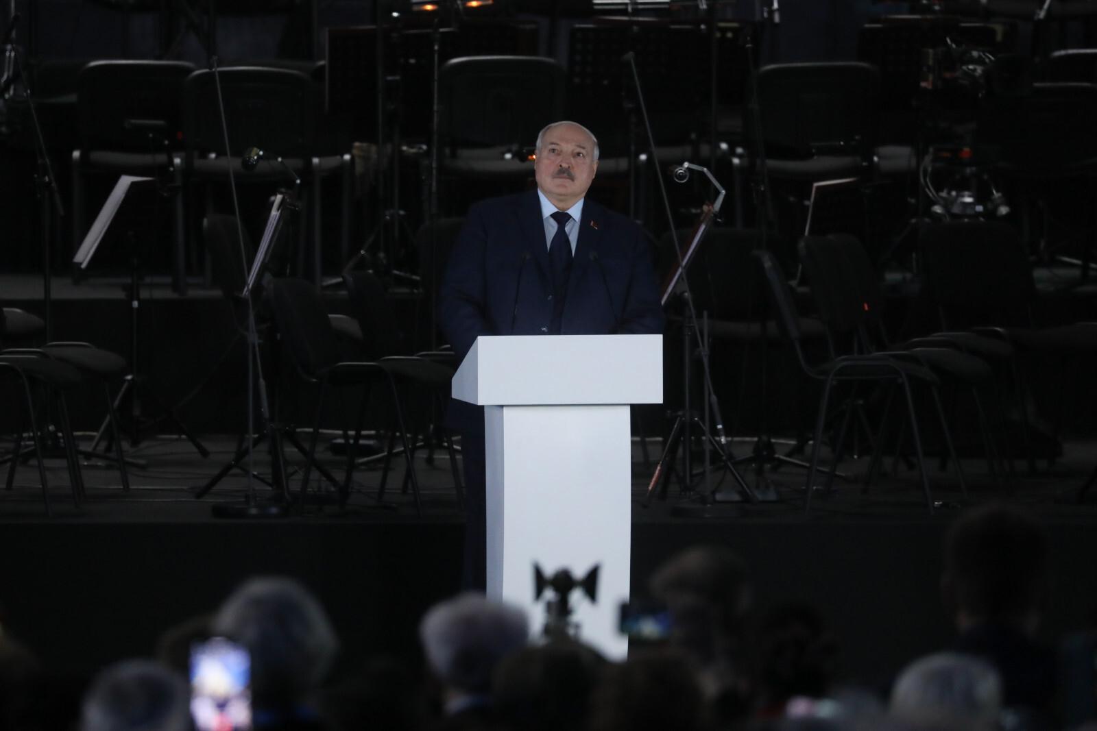 Александр Лукашенко потребовал передать власть молодежи