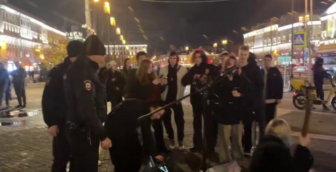 На Сенной площади задержали уличных музыкантов
