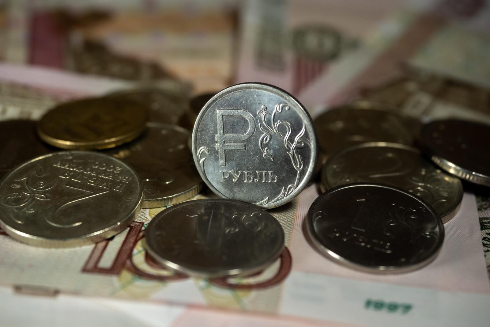 В Петербурге и Ленинградской области оплатили 370 тысяч больничных по уходу за детьми