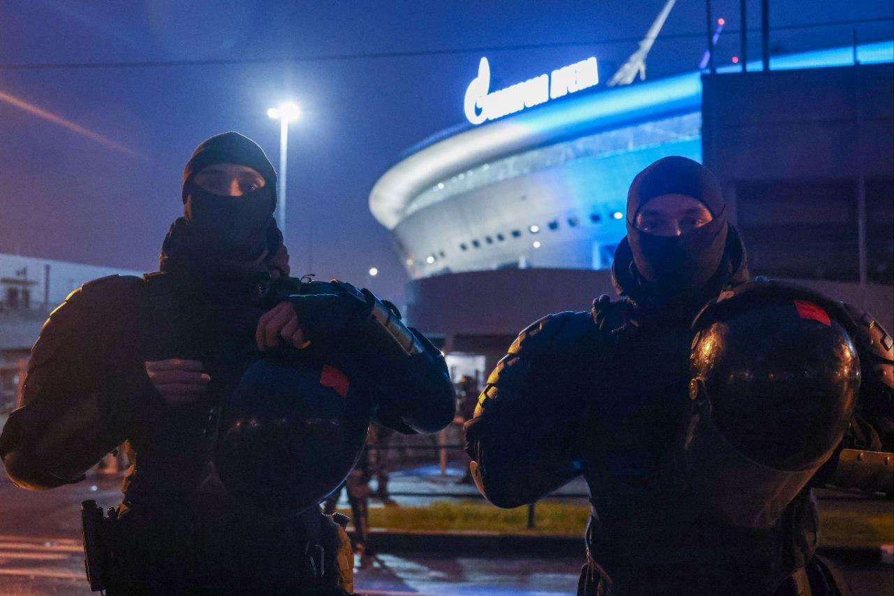 Полтысячи силовиков стянули к «Газпром Арене» из-за игры «Зенита» и «Локомотива»