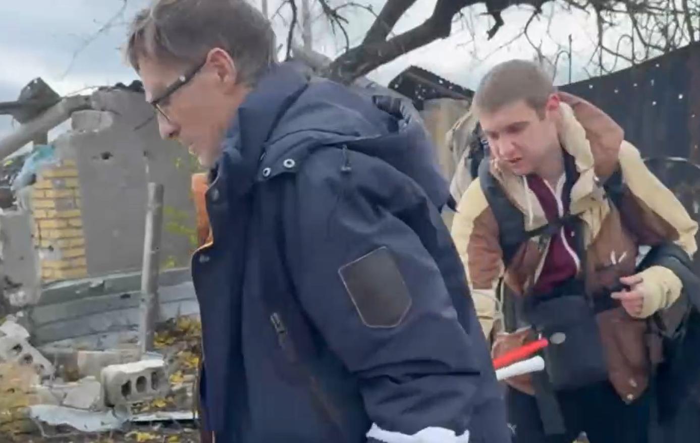 Видео: российские бойцы «Центра» эвакуируют мирных жителей Красноармейска