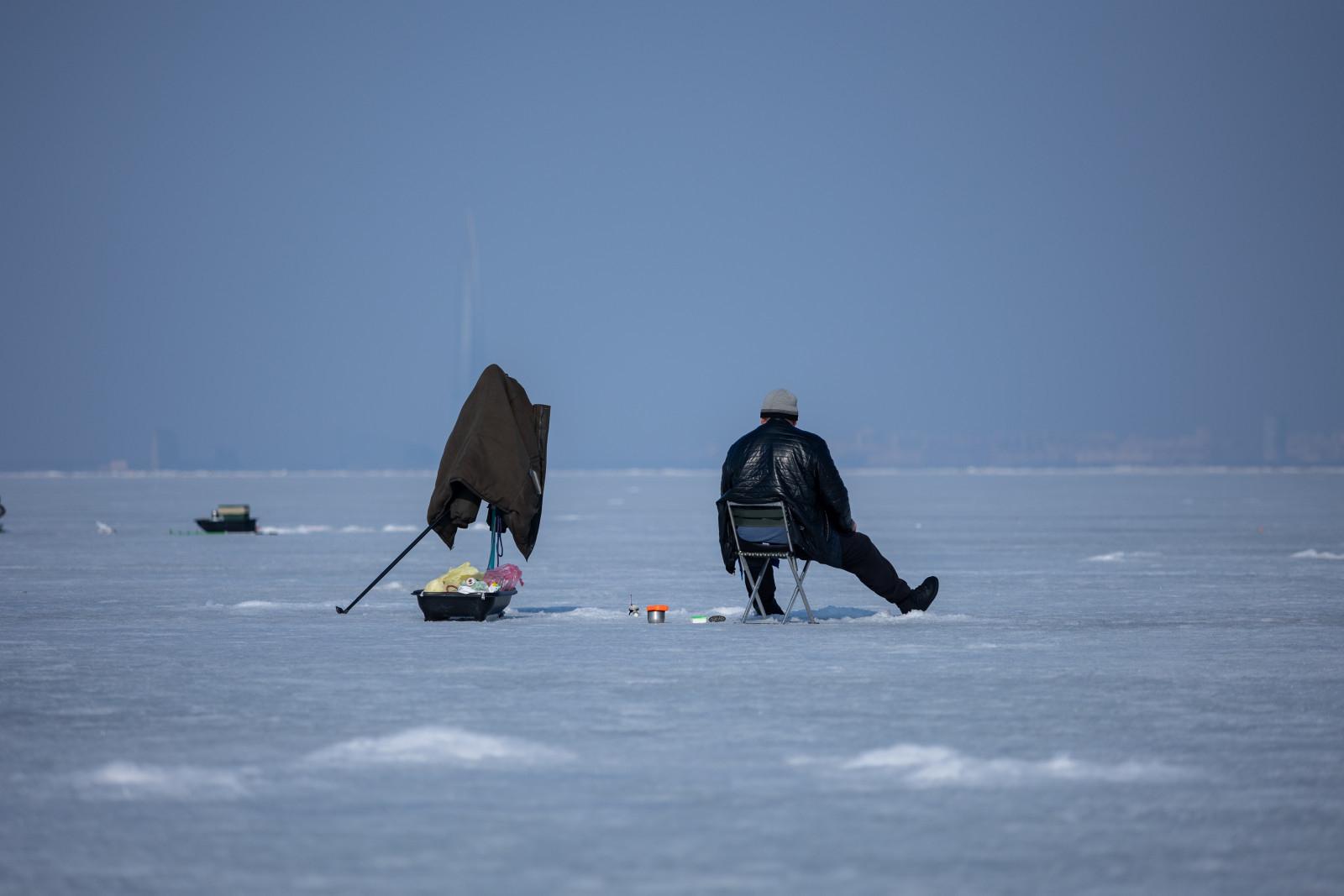 Петербуржцы осенью бросились покупать снаряжение для рыбалки