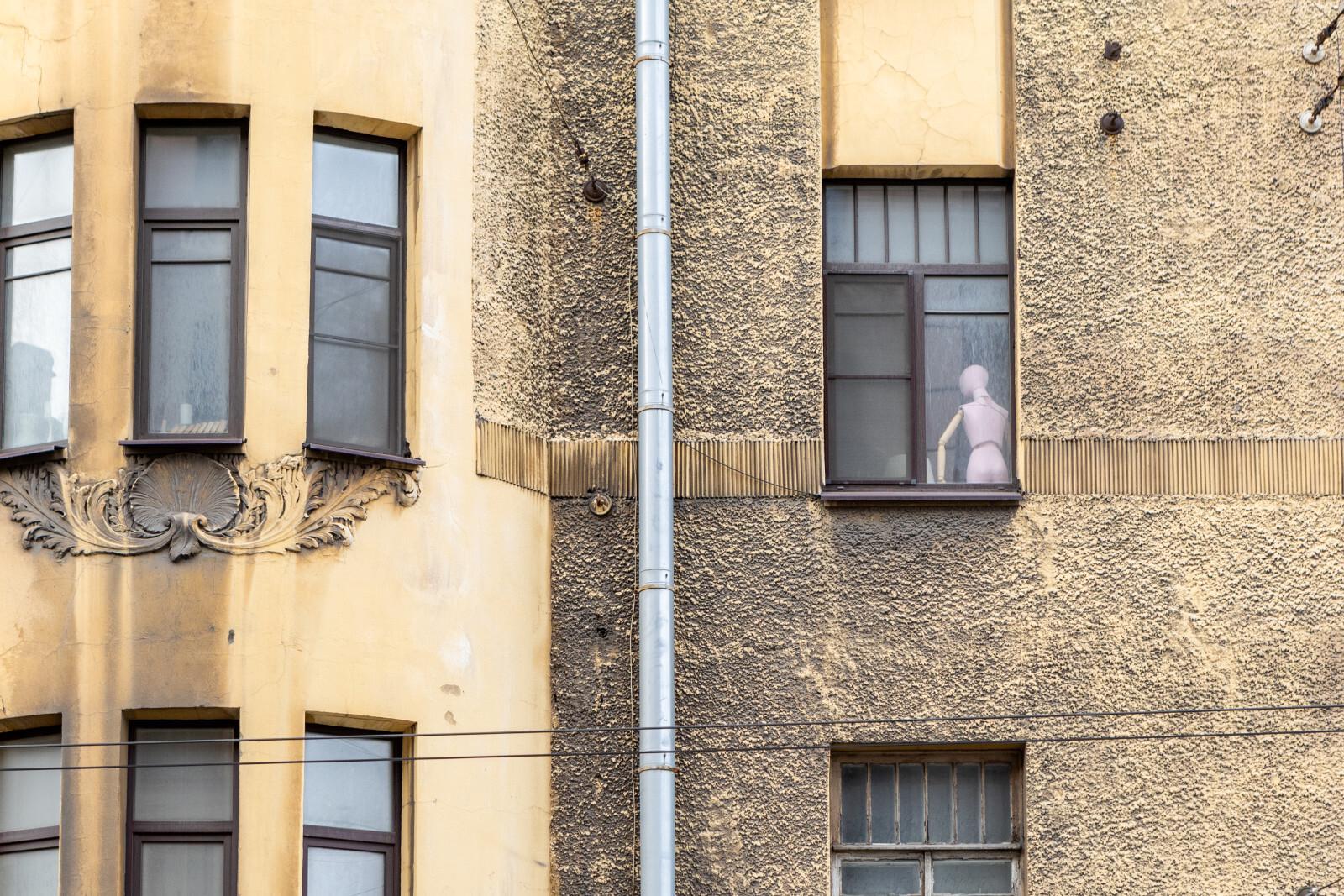 В центре Петербурга из-за аварийного состояния стены дома жителей нескольких квартир переселили в маневренный фонд