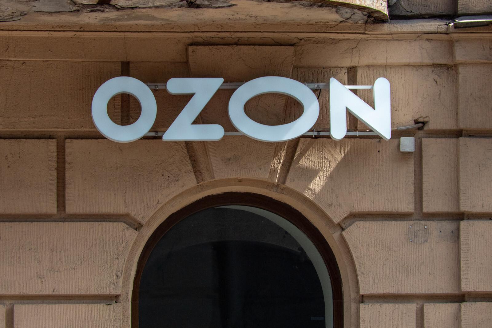 Ozon ответил на слухи о «добровольно-принудительном» списании чаевых с клиентов