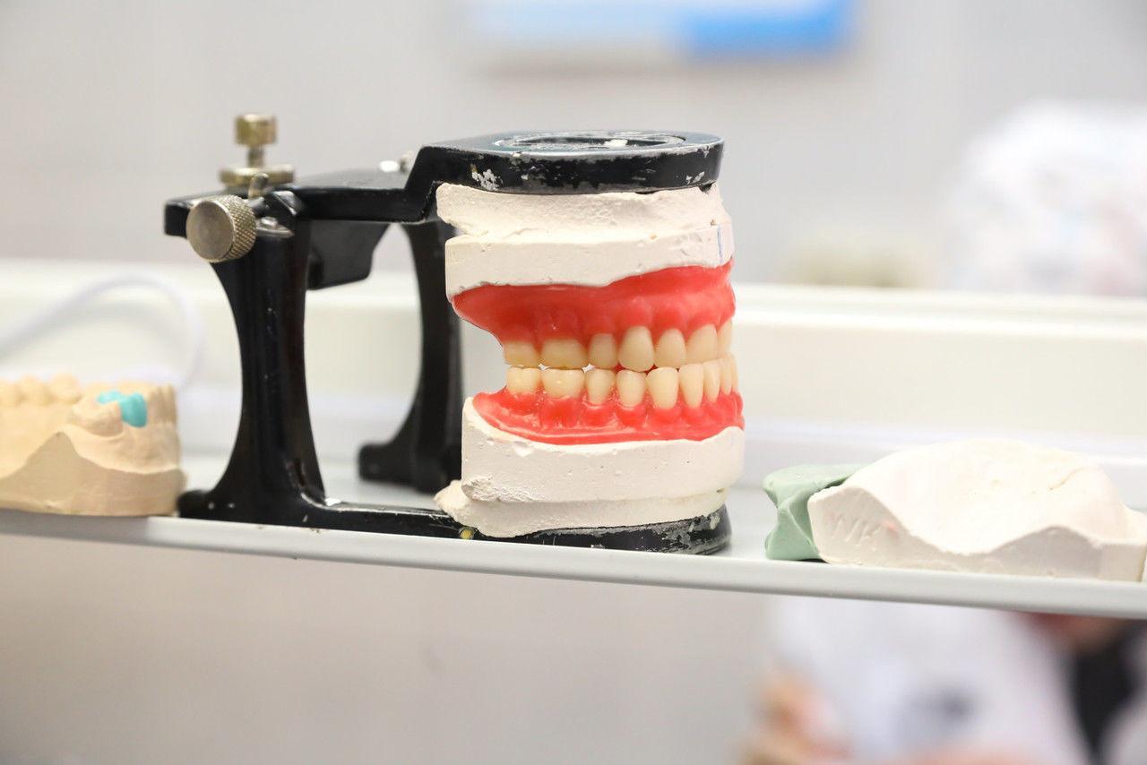 Доктор Дмитрова объяснила, как исправляется прикус во взрослом возрасте