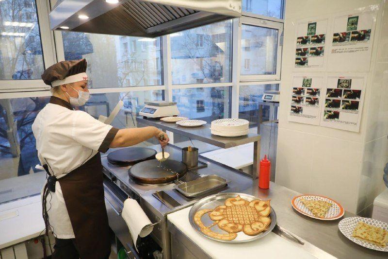 Известная сеть ресторанов займется производством выпечки для Петербурга