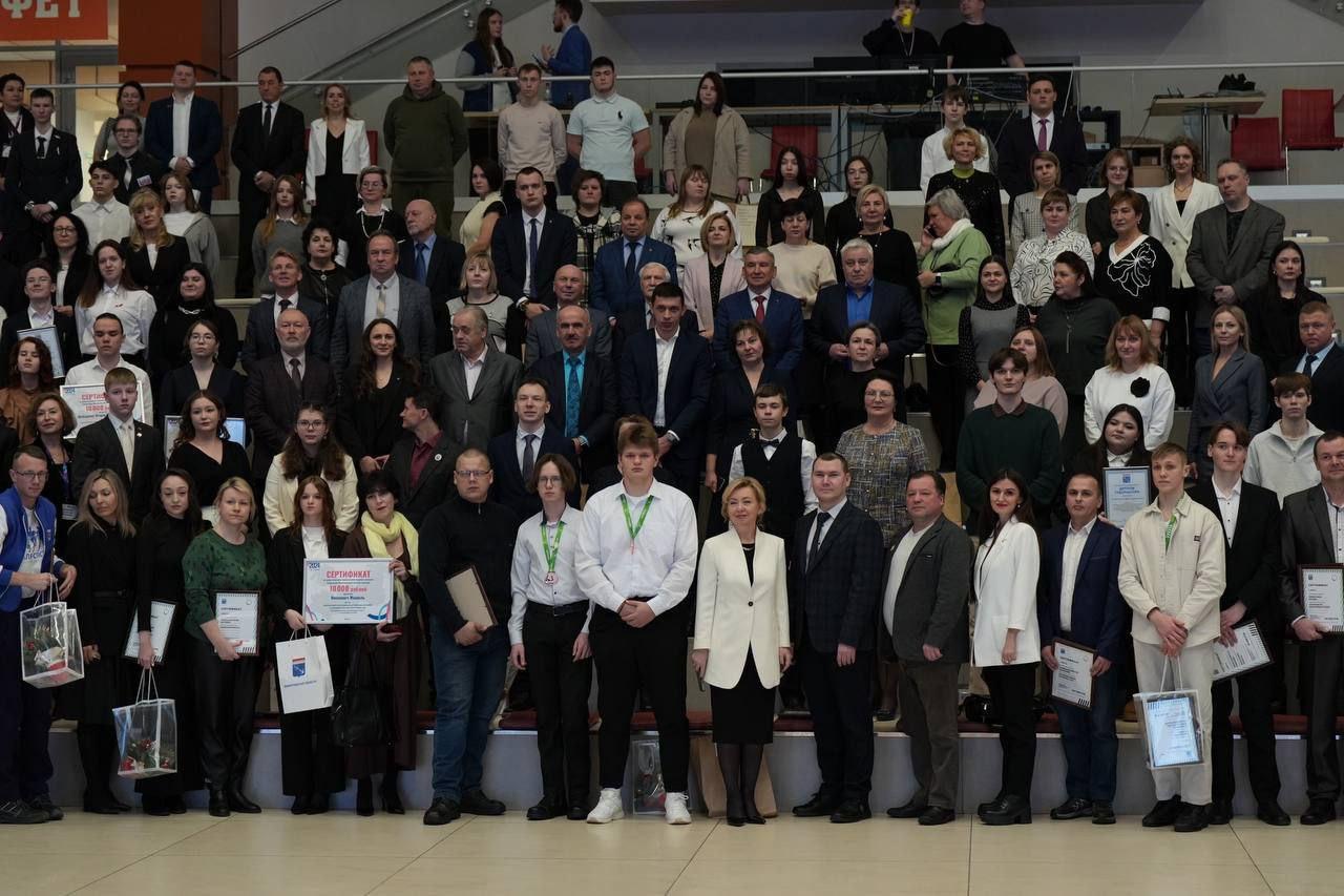 Ленобласть выплатит 25 тысяч рублей каждому победителю конкурсов и предметных олимпиад