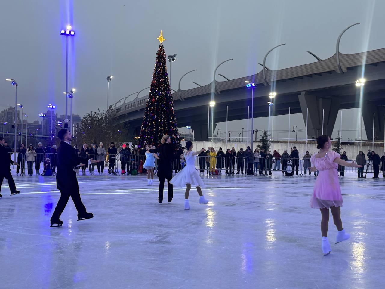 На катке у «Флагштока» состоялось праздничное открытие новогоднего сезона