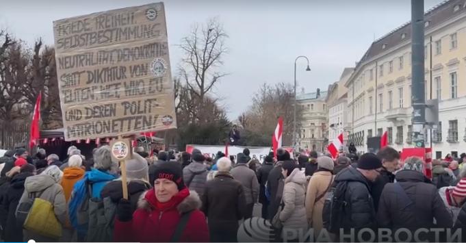 «Мы не будем из-за вас голодать и мерзнуть»: в центре Вены проходят митинги против политики правительства