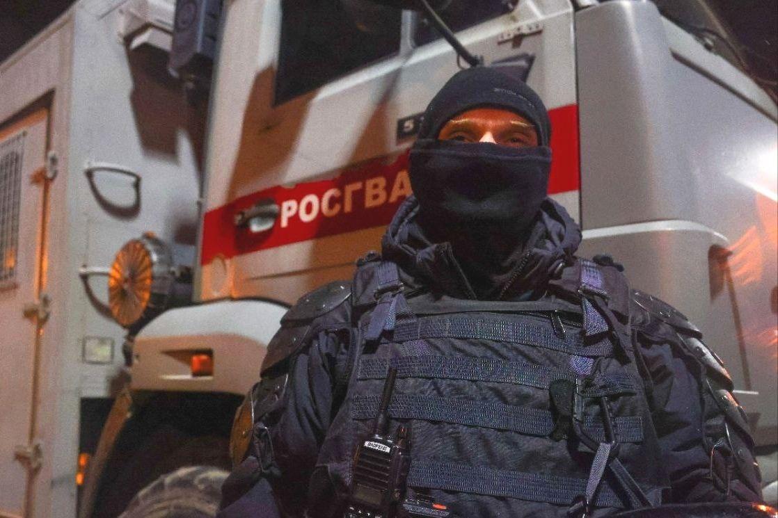 Фото: более 300 росгвардейцев обеспечивали охрану стадиона «Газпром Арена» в субботу