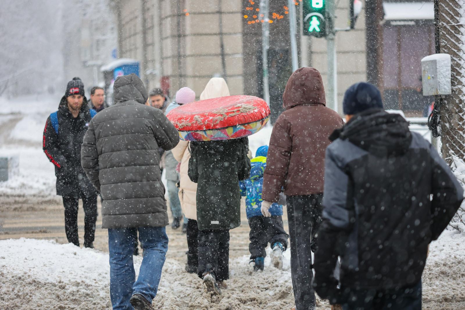 В Ленобласти в понедельник ожидаются мокрый снег и гололедица