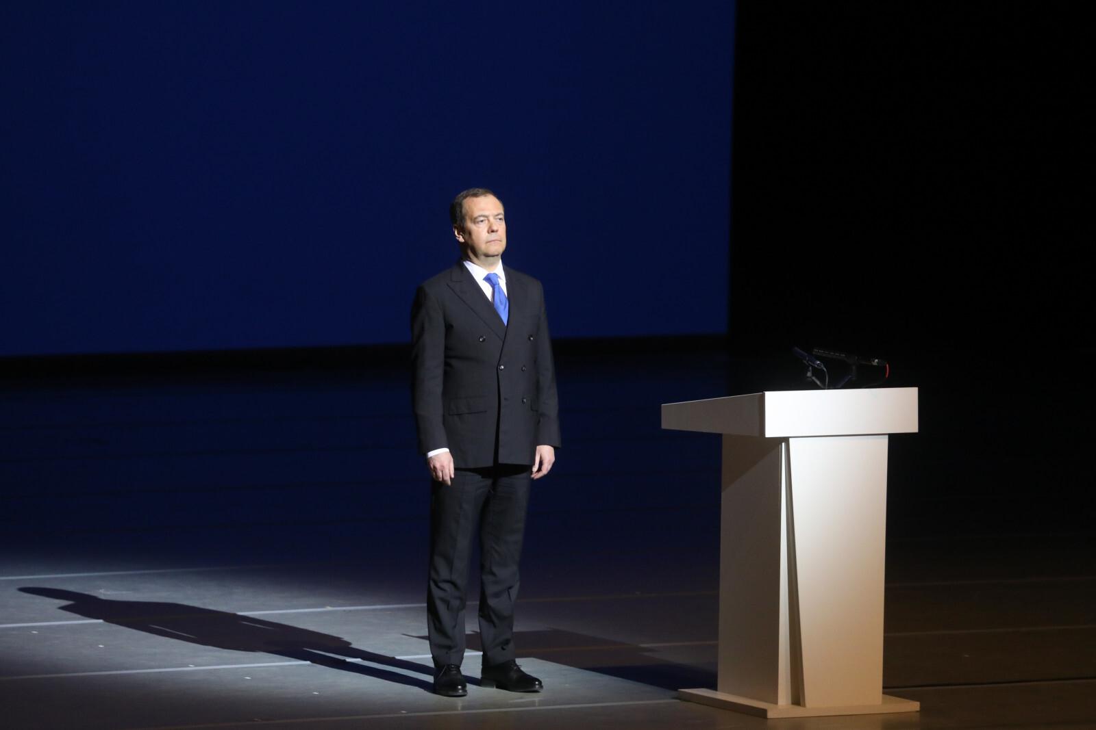 Медведев высказался о новой стратегии безопасности США