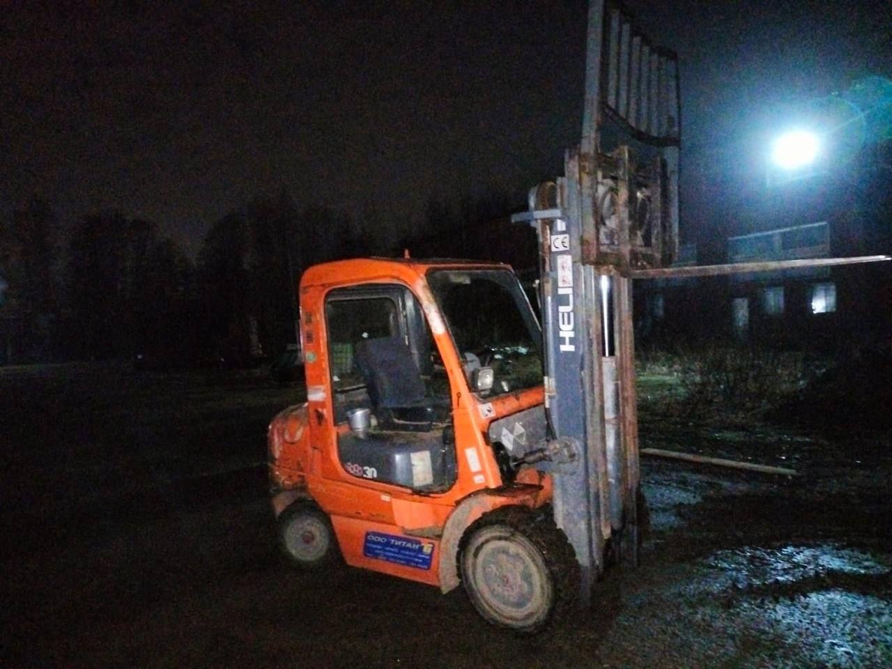 Рабочий погиб при ремонте крыши в Петербурге