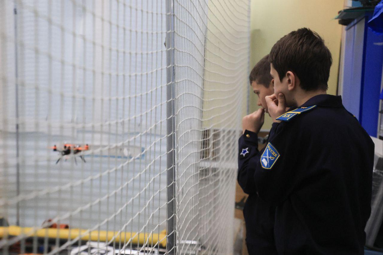 Под водой и в воздухе: петербургские школьники показали мастерство в соревновании «Кибердром.Старт»