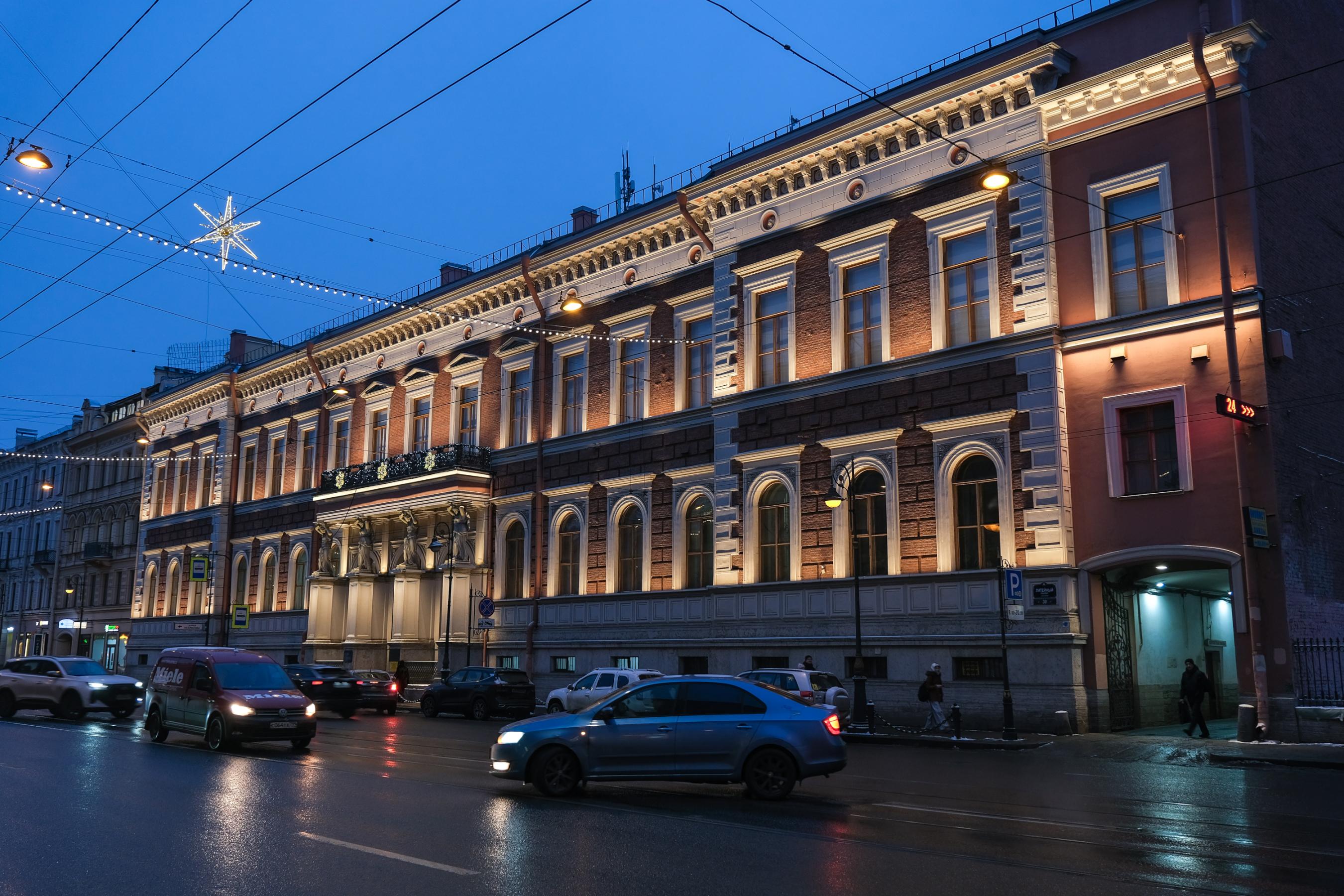 Дом Пашкова на Литейном проспекте украсила архитектурная подсветка