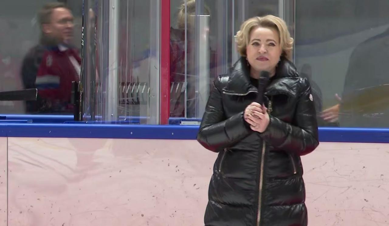 Валентина Матвиенко посетила тренировку команды по следж-хоккею из Петербурга с ветеранами СВО в составе