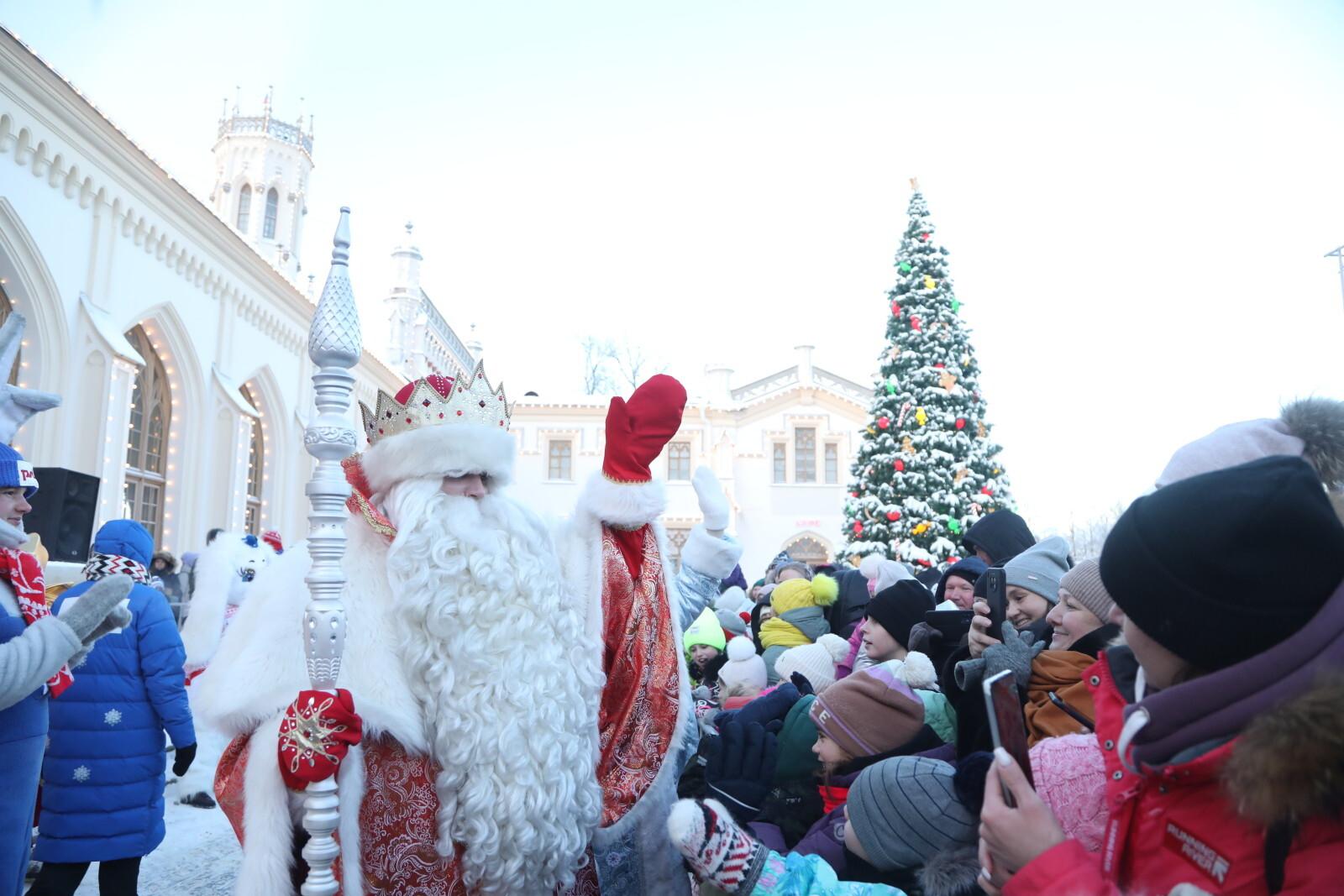 Новый год с «золотым» Дедом Морозом: расходы на праздничную атрибутику значительно выросли