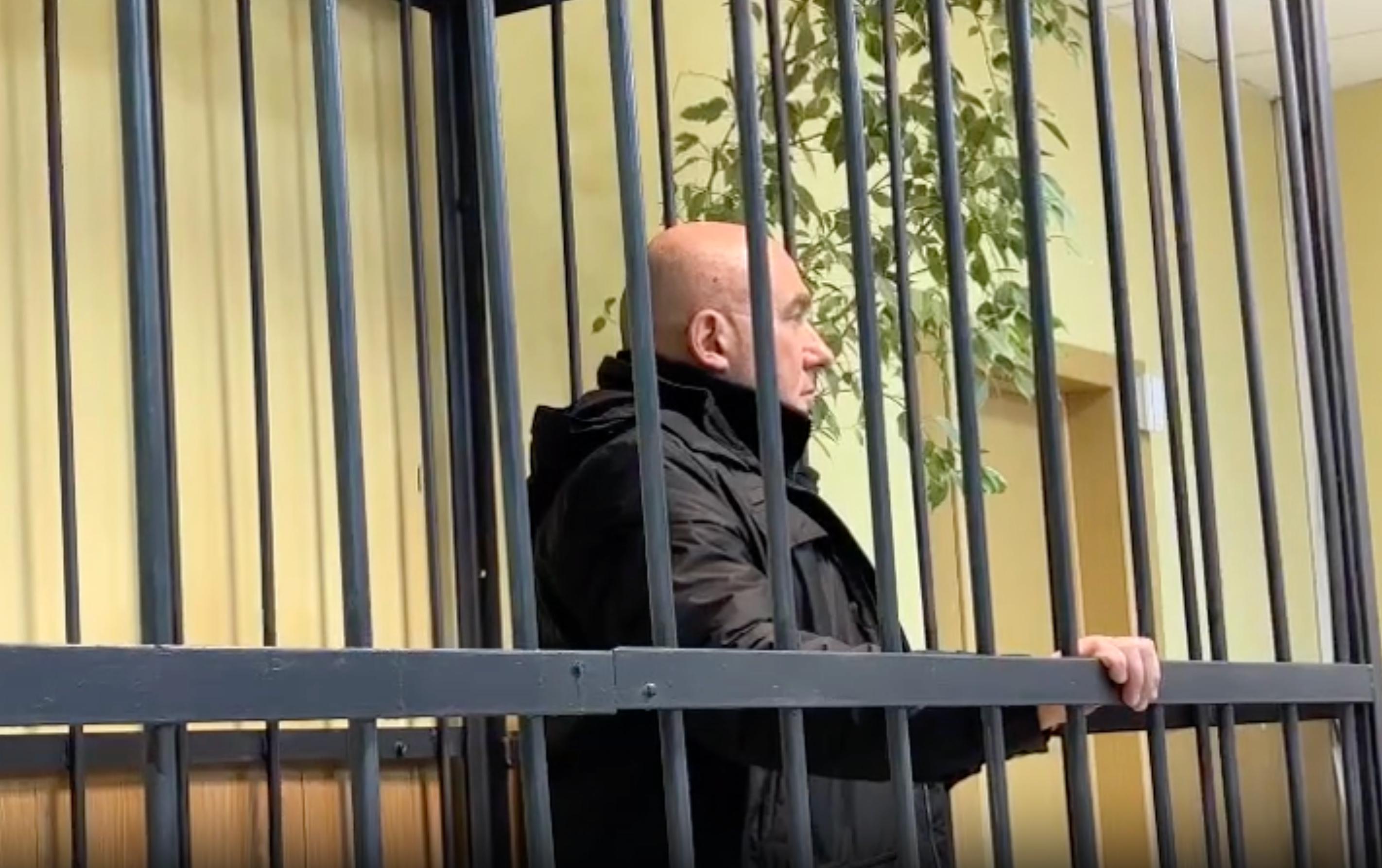 Виски, лыжи и хоккей: в Петербурге судят экс-зампреда КУГИ Ленобласти за взятки