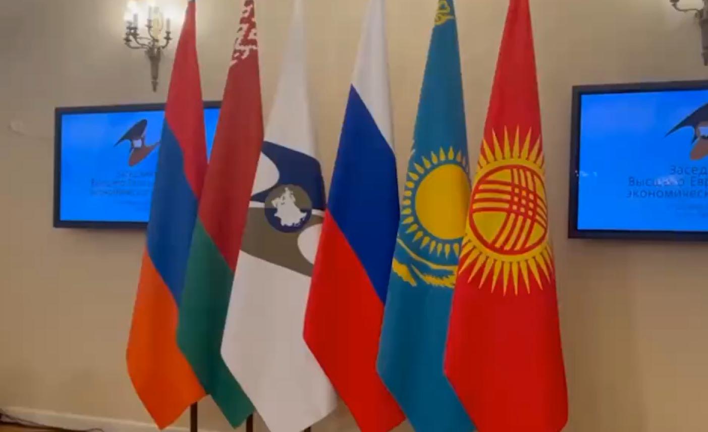 Видео: в Президентской библиотеке на Сенатской площади в Петербурге все готово к приему высоких гостей