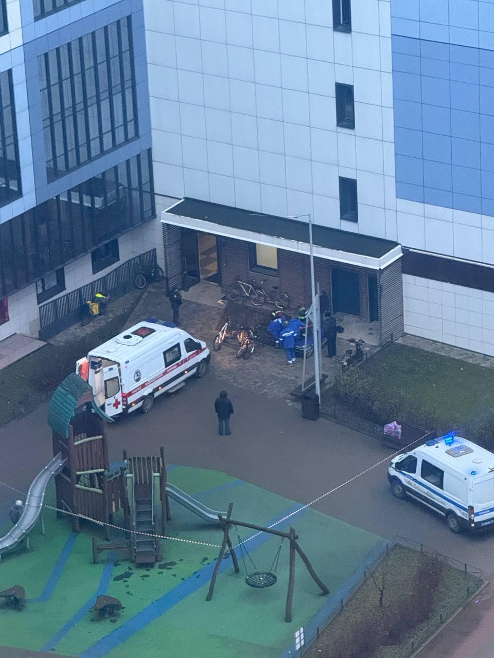 Молодой человек упал с восьмого этажа ЖК «Я-Романтик» на Васильевском острове