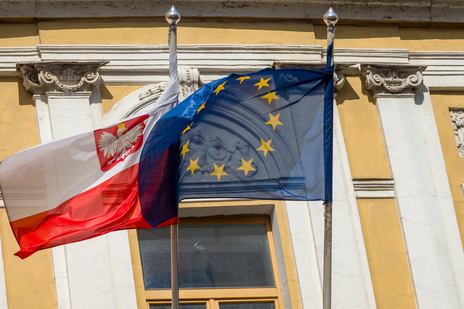 Польские чиновники попытались ворваться в здание консульства России