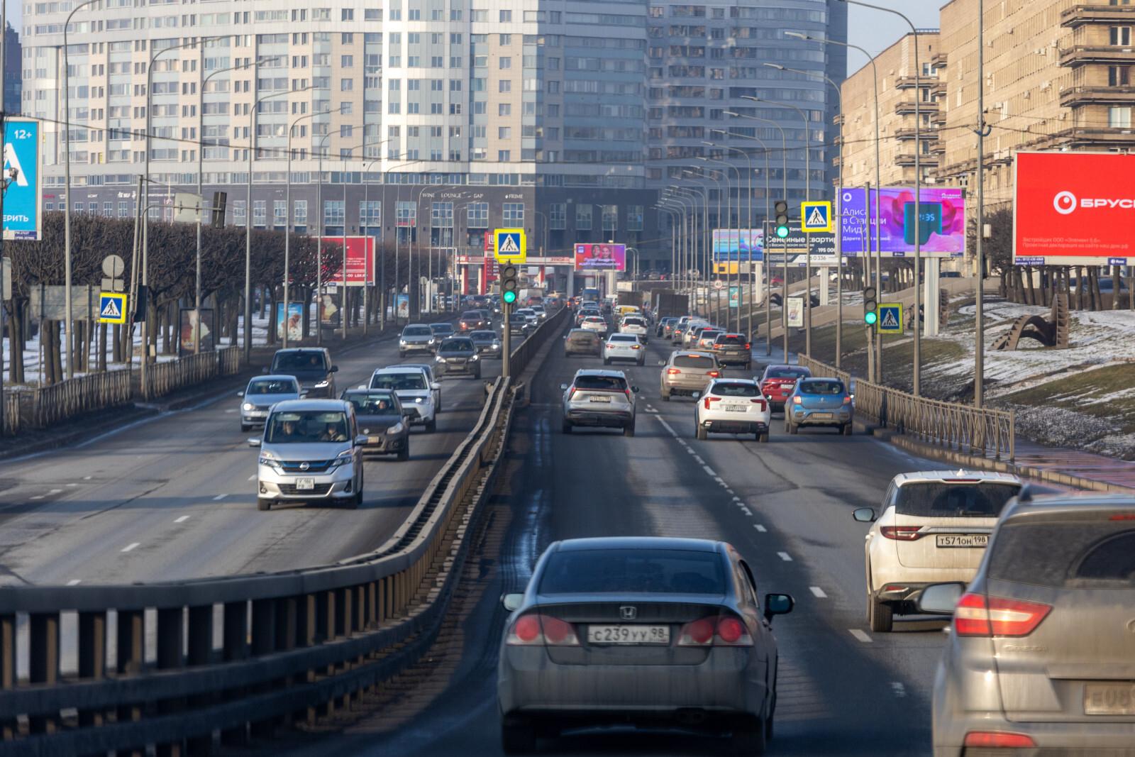 Петербуржцы за год приобрели 924 электрокара с пробегом