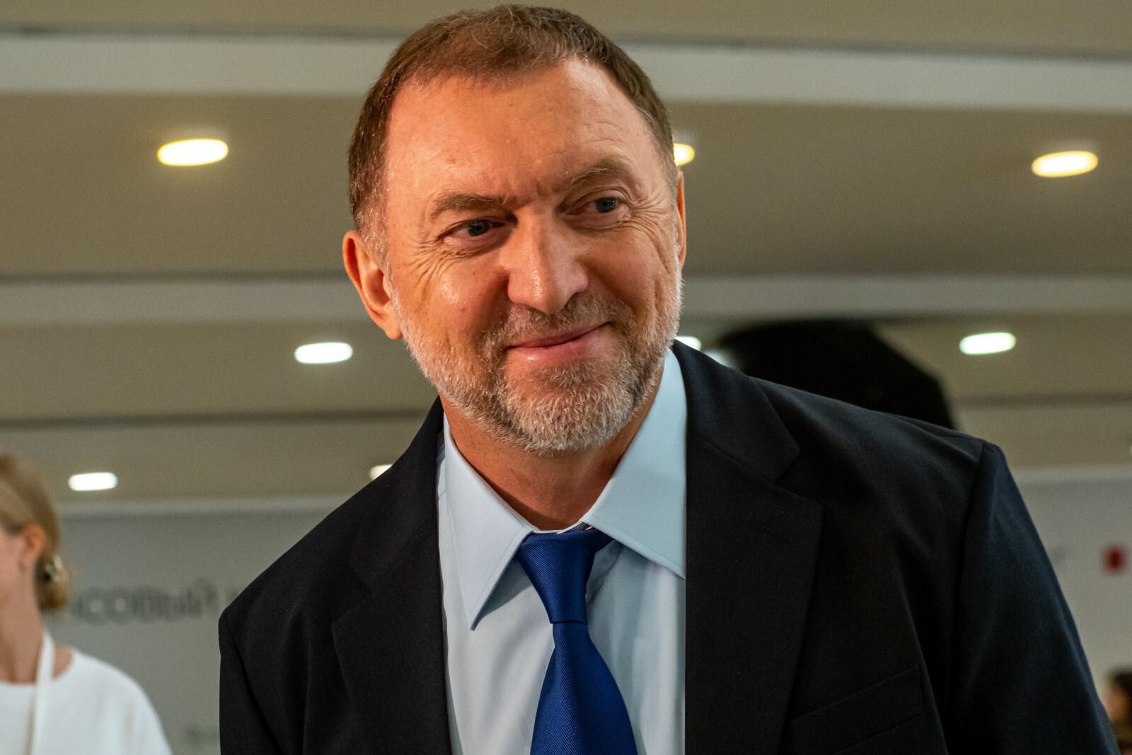 Олег Дерипаска избран на пост президента Федерации хоккея с мячом