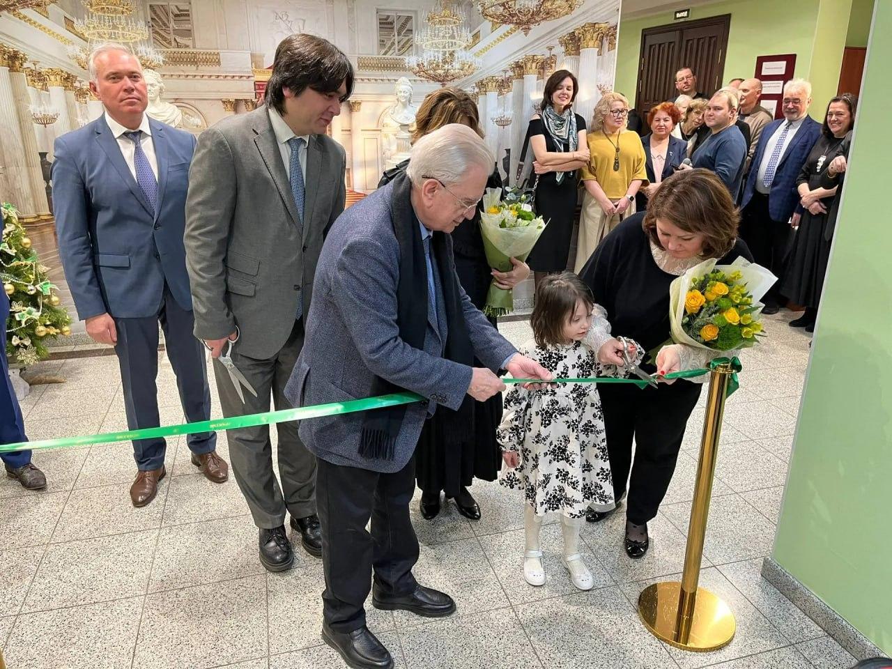 Владимир Цой и Михаил Пиотровский открыли в Выборге выставку «Прихоти галантного века»