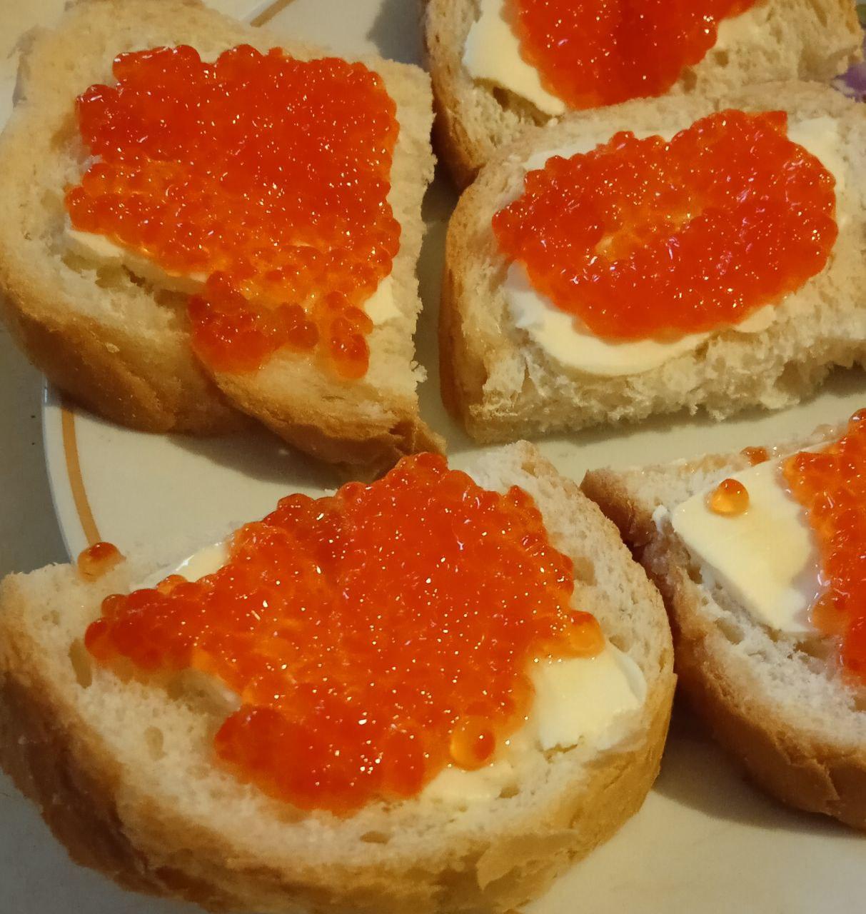 Выяснилось, что один бутерброд с икрой обойдется россиянам в 168 рублей