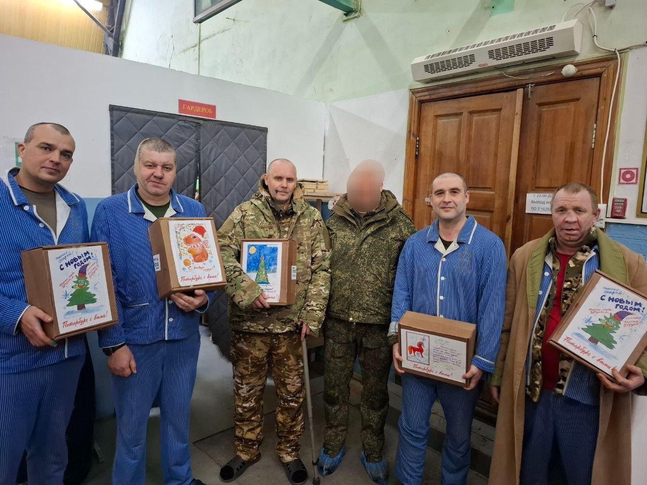 Замкомандира Ленинградского полка навестил в госпитале бойцов СВО