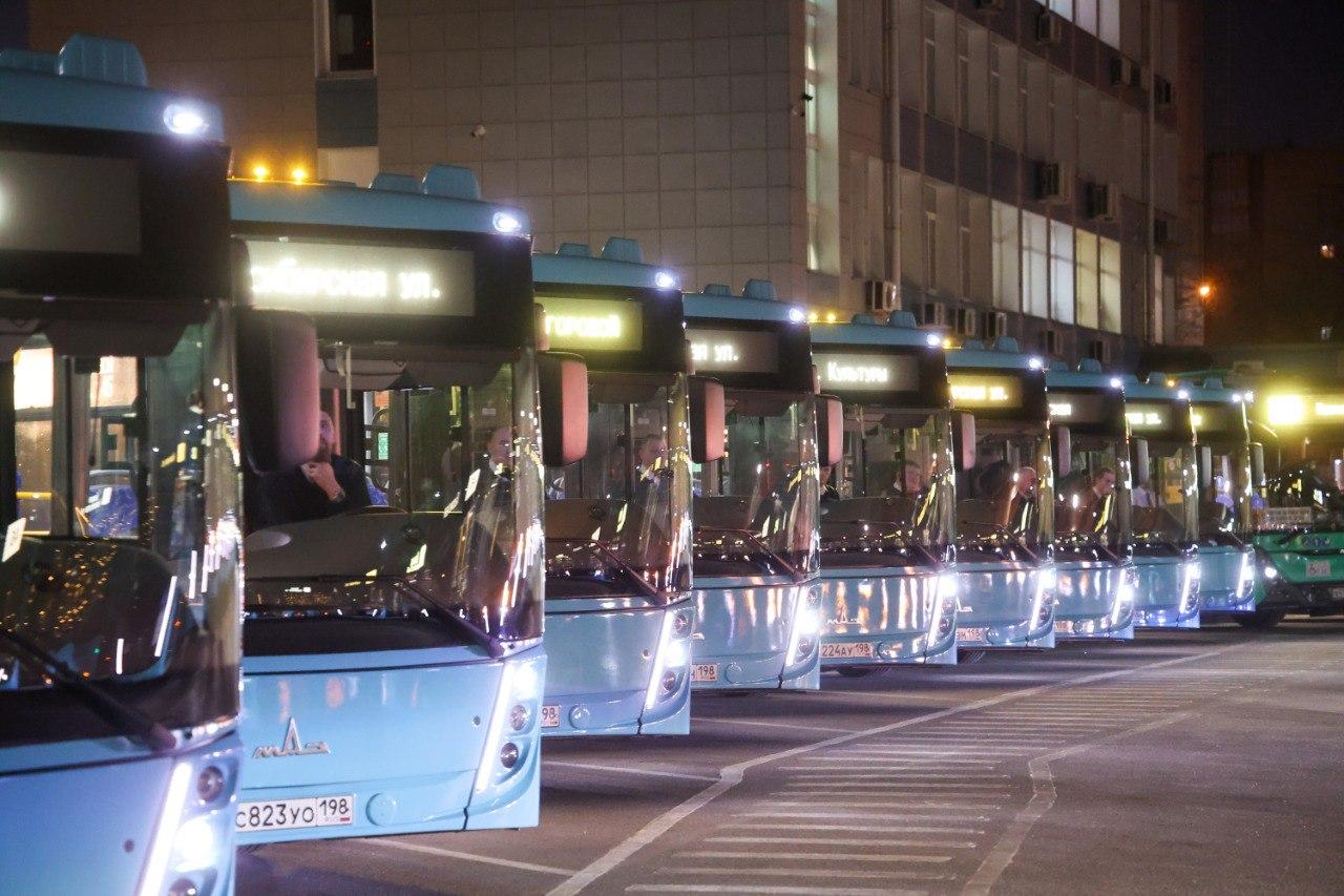 В новогоднюю и рождественскую ночи петербургский транспорт будет работать круглосуточно