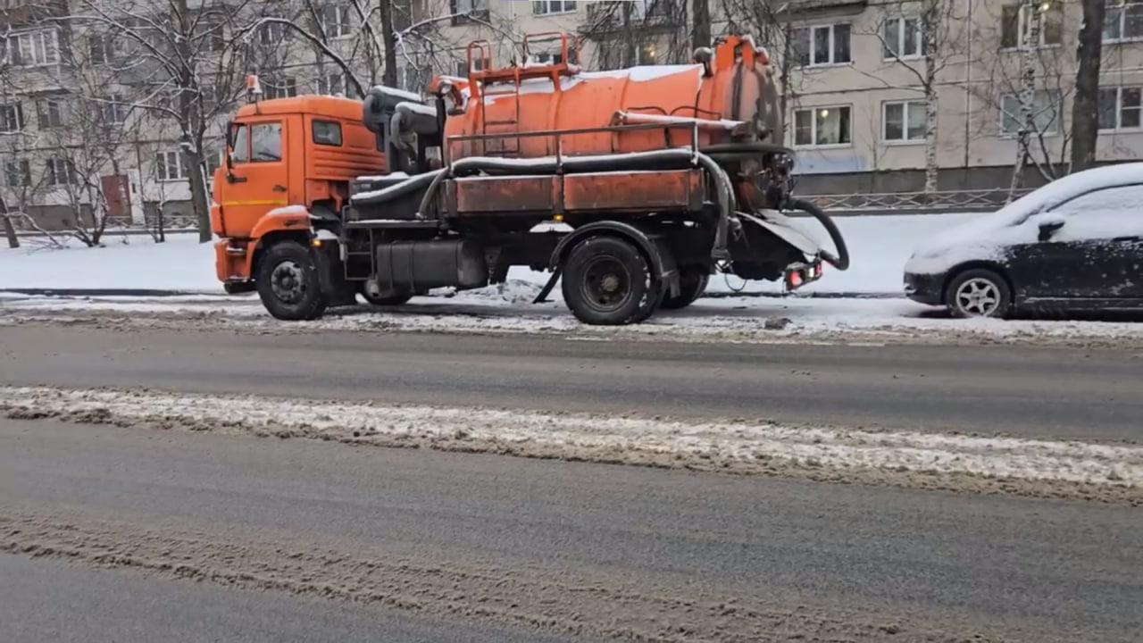 В Невском районе пресечен незаконный сброс отходов в канализацию