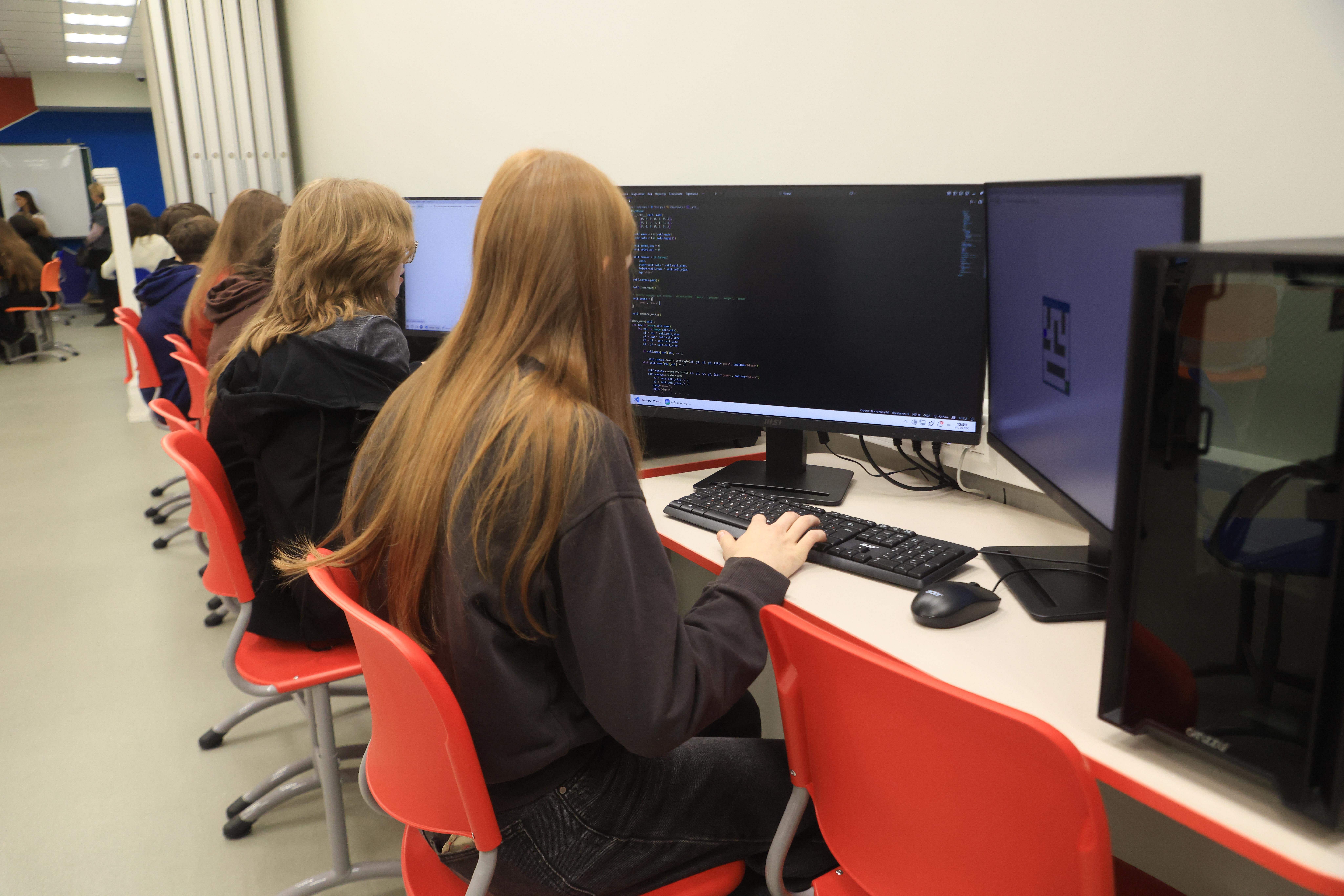 Центр цифрового развития «ИнфинITи» открылся в Охтинском колледже