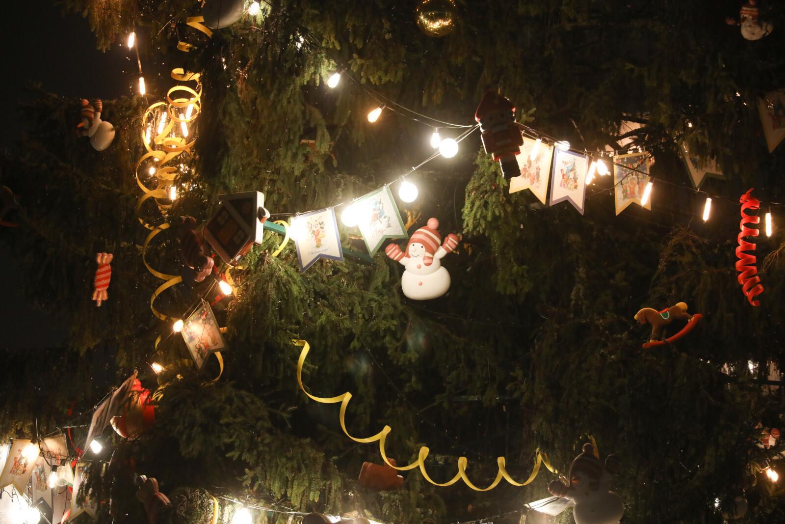 Беглов: Петербург предоставил почти 260 тысяч бесплатных детских билетов на новогодние елки, представления и спектакли