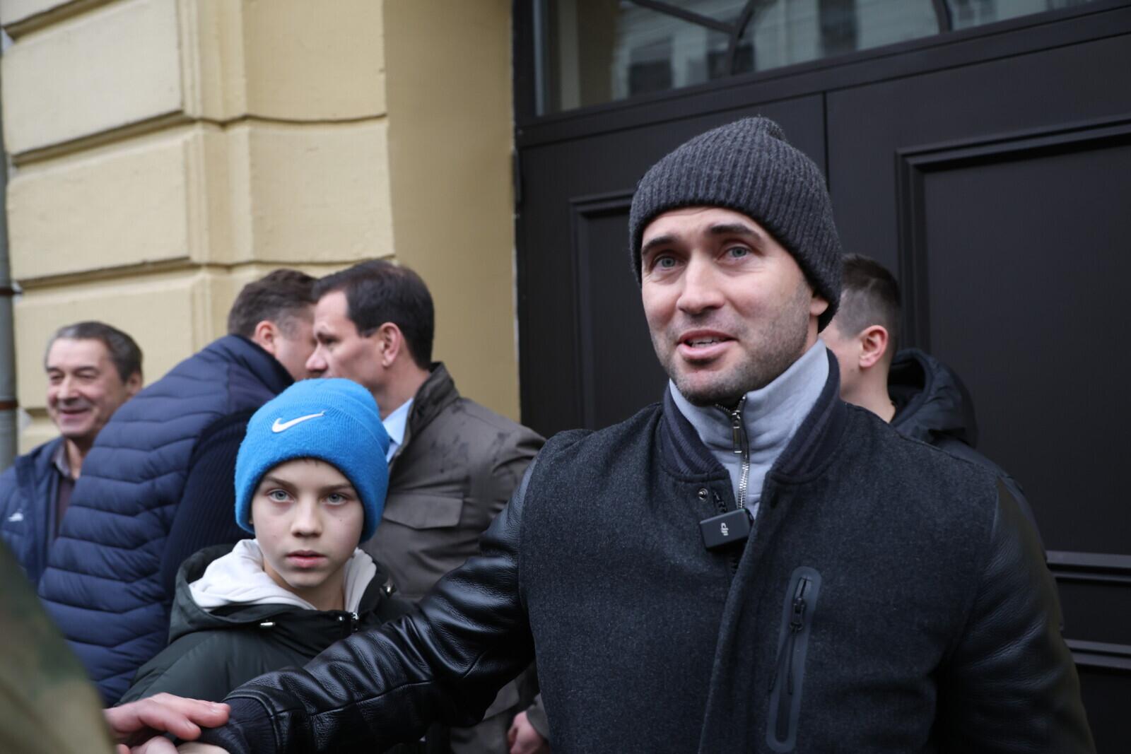 Не оливье: выяснилось, какой салат Александр Кержаков готовит на каждый Новый год