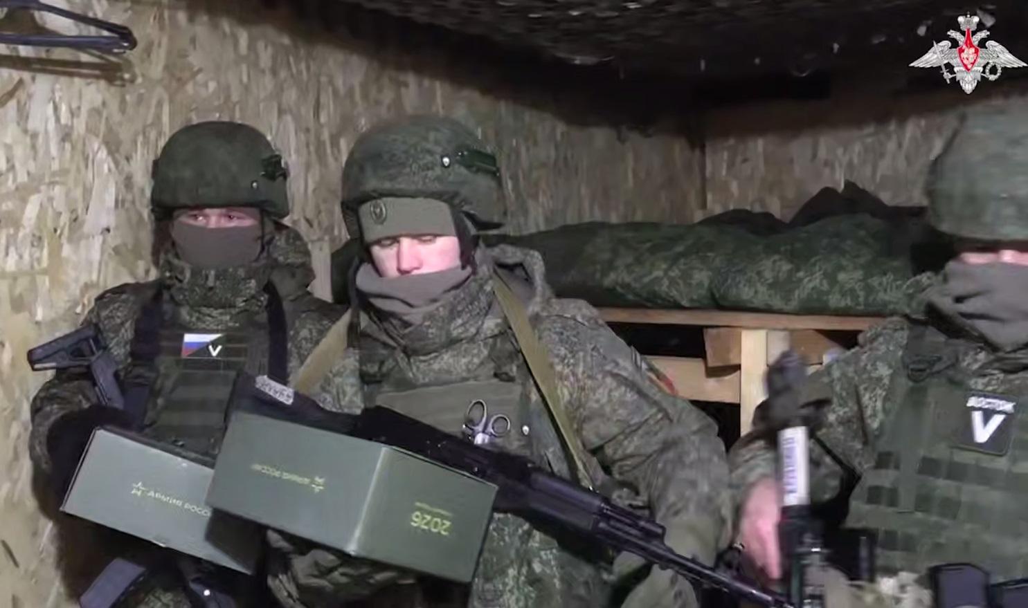 В преддверии Нового года бойцам СВО доставили праздничные продуктовые наборы