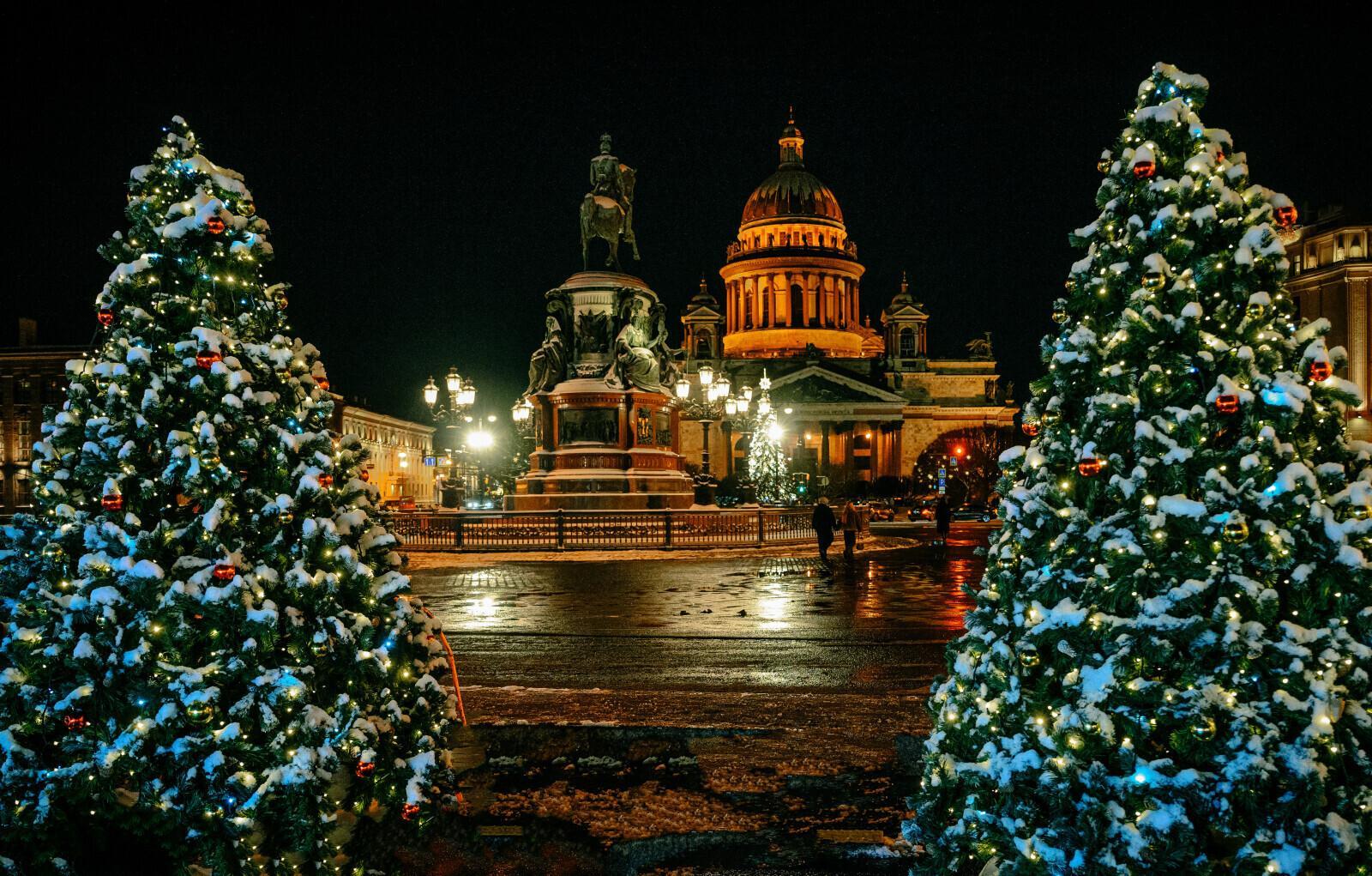 В Петербурге в воскресенье сохранится облачная погода, пройдет небольшой снег