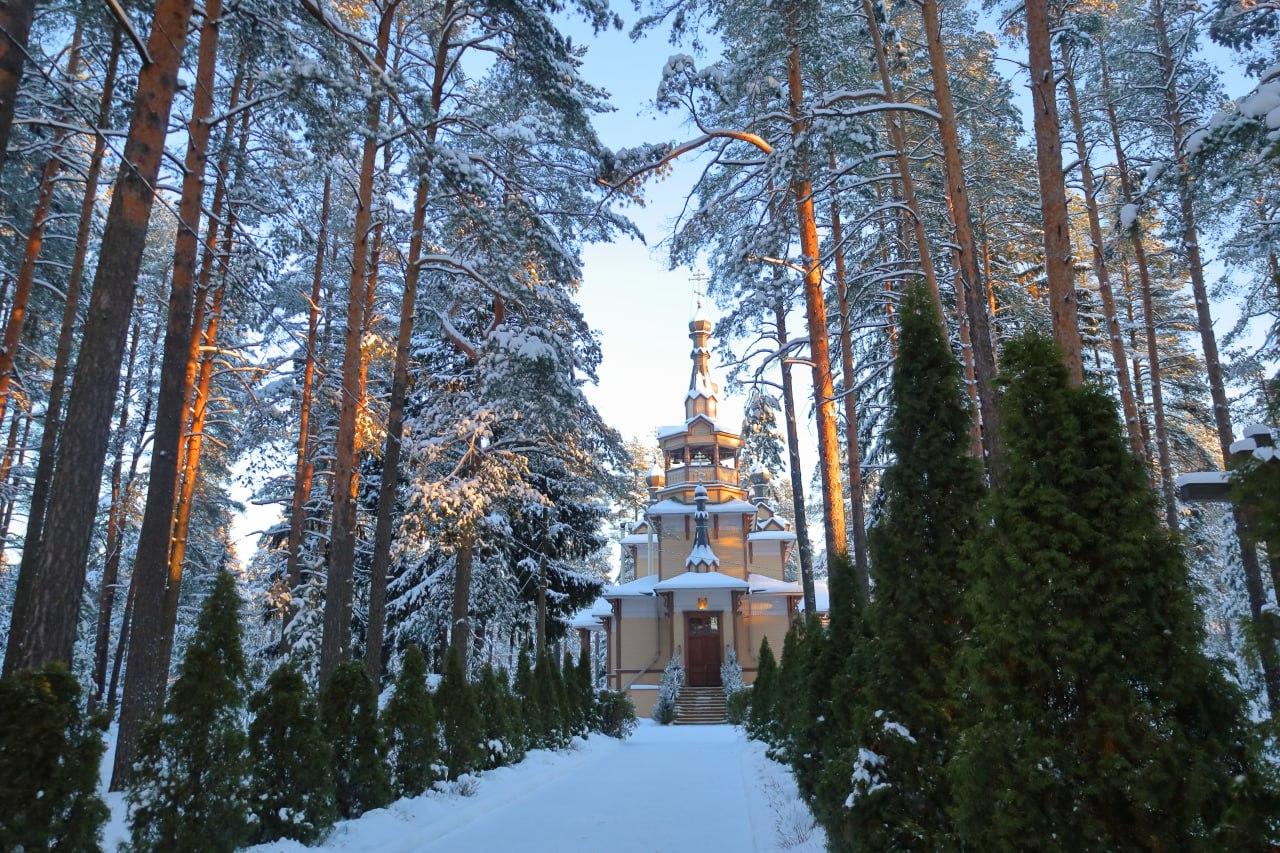 Петербуржцам показали, как выглядят храмы и церкви в канун Рождества