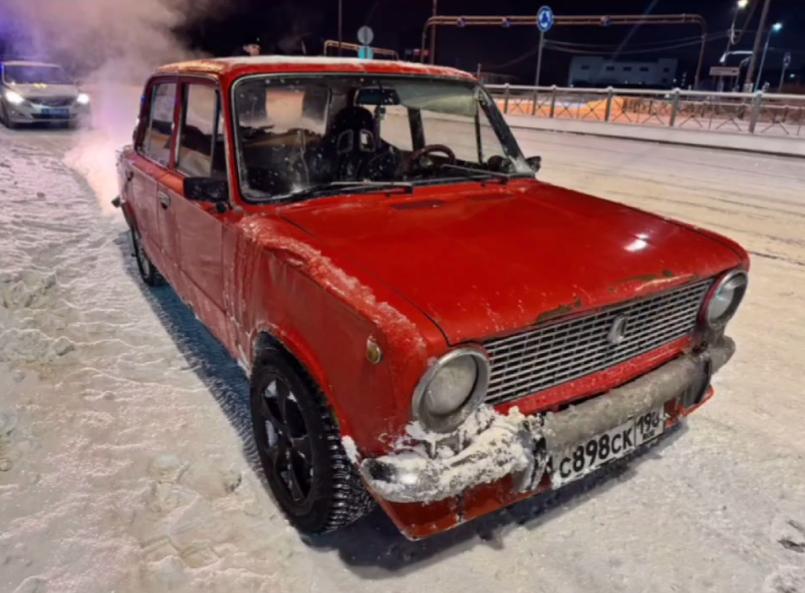 Водитель «Жигулей» устроил дрифт в Петербурге