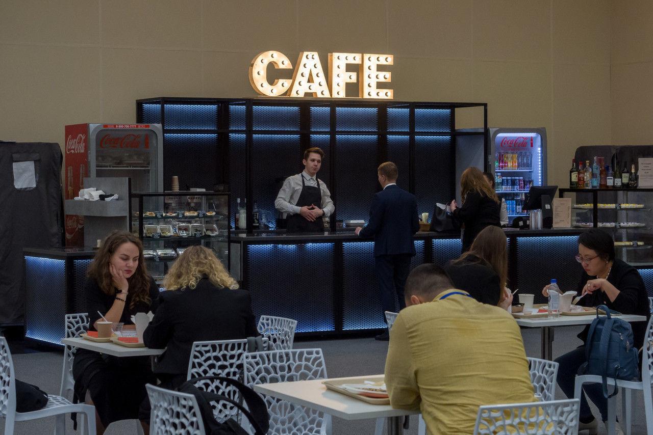 В ВТБ рассказали, что на новогодних праздниках россияне начали оставлять больше чаевых