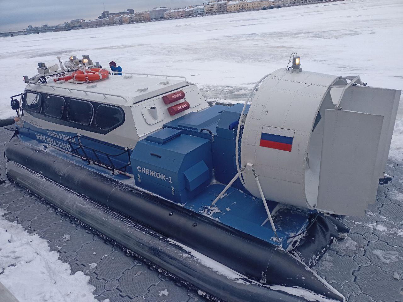 Лед готов к экскурсиям: в Петербурге снова можно покататься на катере на воздушной подушке
