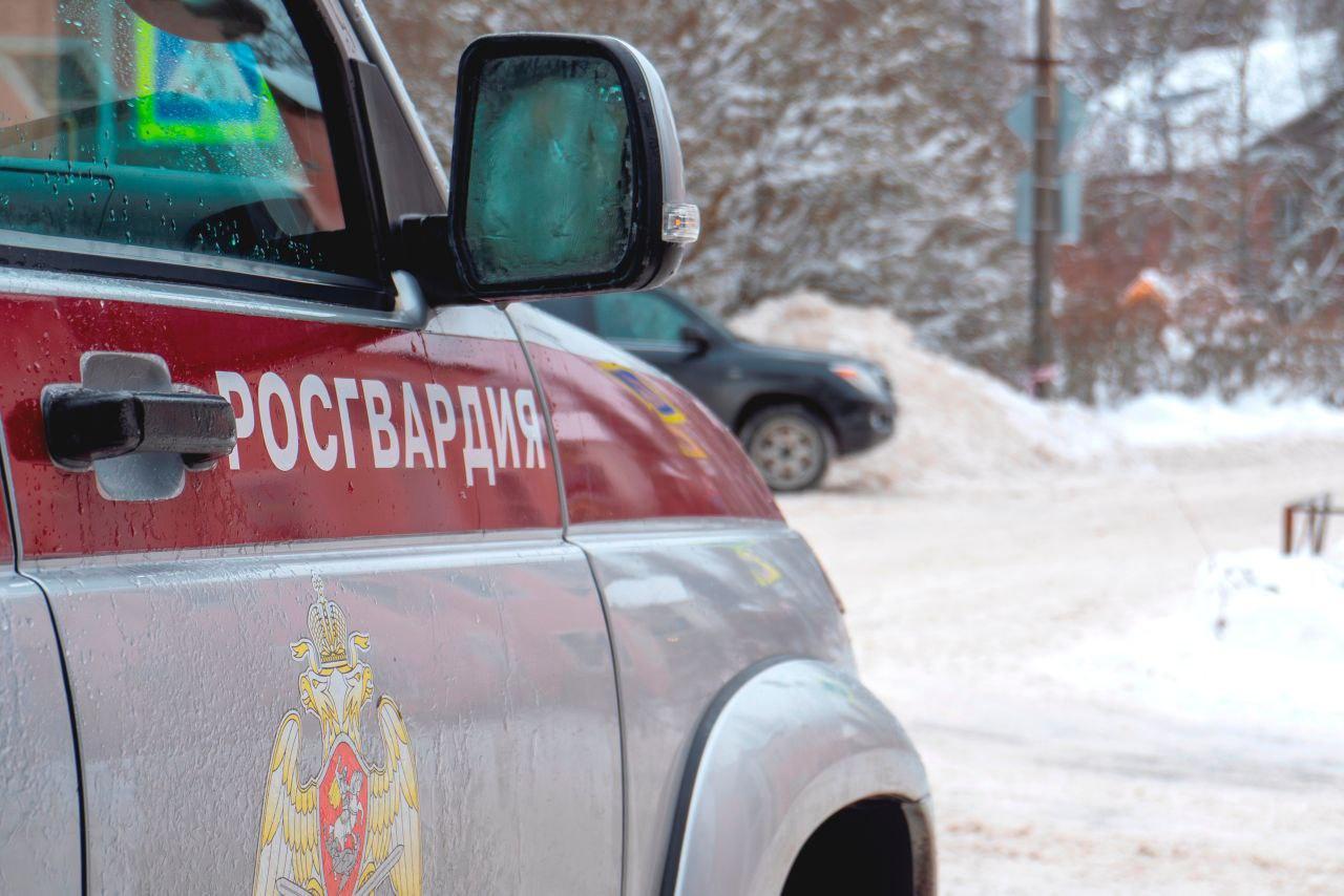 Квартира, вспыхнувшая в Невском районе, привела к эвакуации целого подъезда