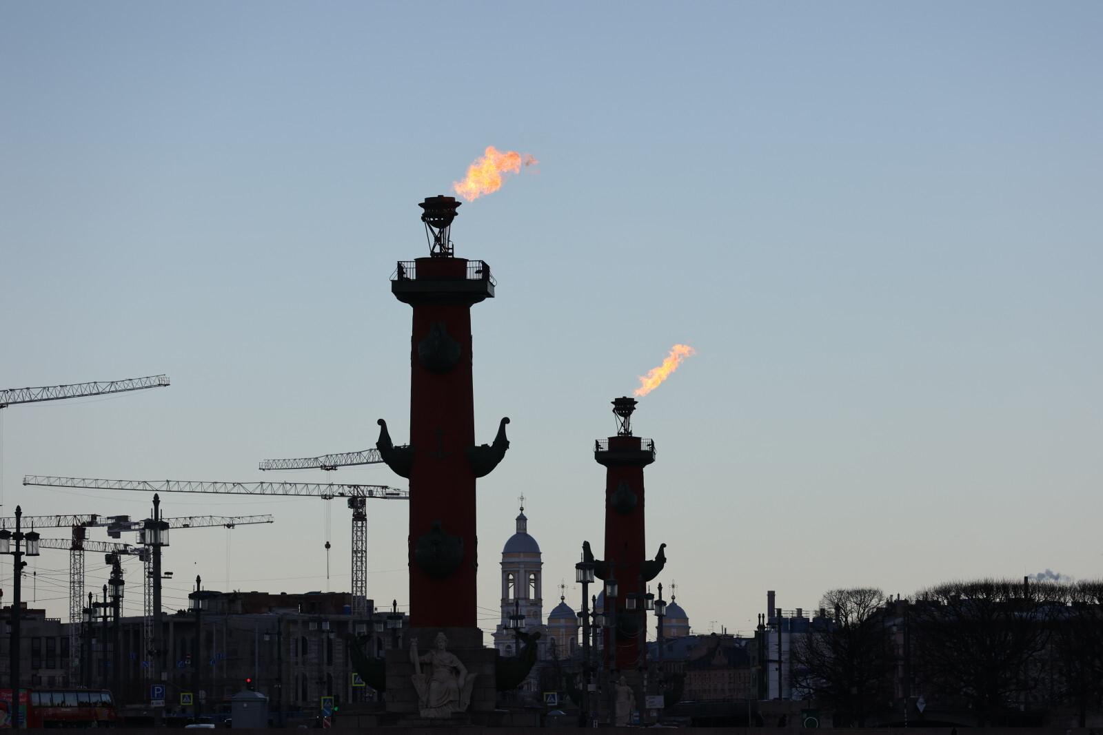 В память прорыва блокады на Васильевском острове зажгут Ростральные колонны