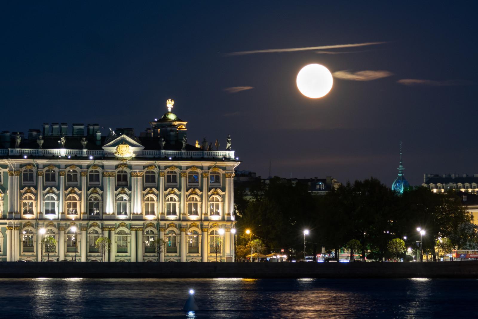 Венесуэла, Гренландия, потом – Луна: в США собираются ускорить сроки высадки астронавтов на спутник Земли