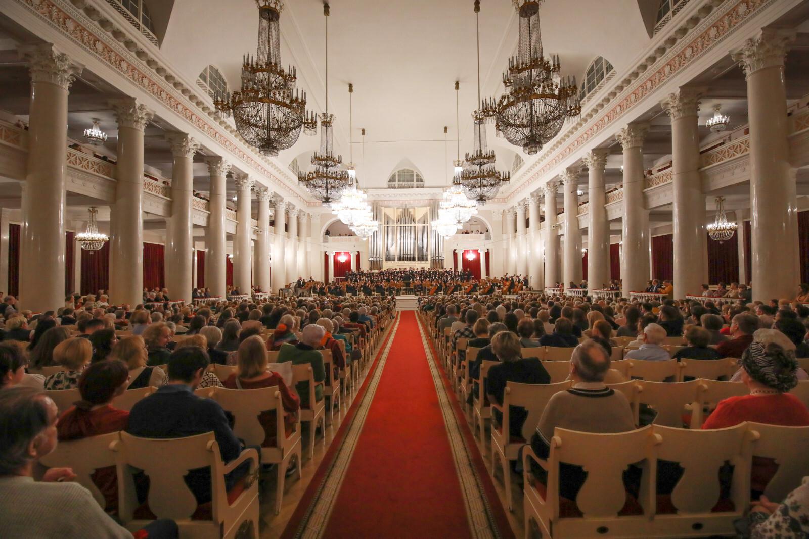 В Филармонии Шостаковича состоится гала-концерт «От звезды и до воды», посвященный святкам