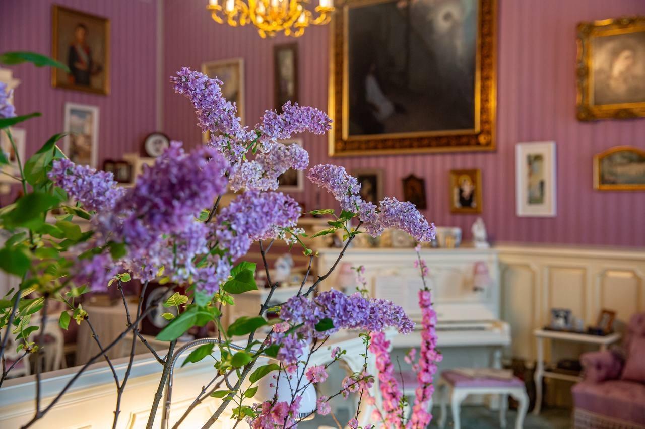 Весна в Царском Селе: в Александровском дворце зацвела сирень