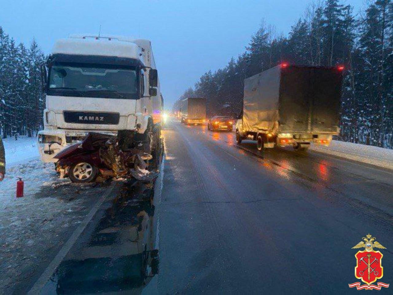 Полиция проводит проверку по факту смертельного ДТП в Волховском районе Ленинградской области