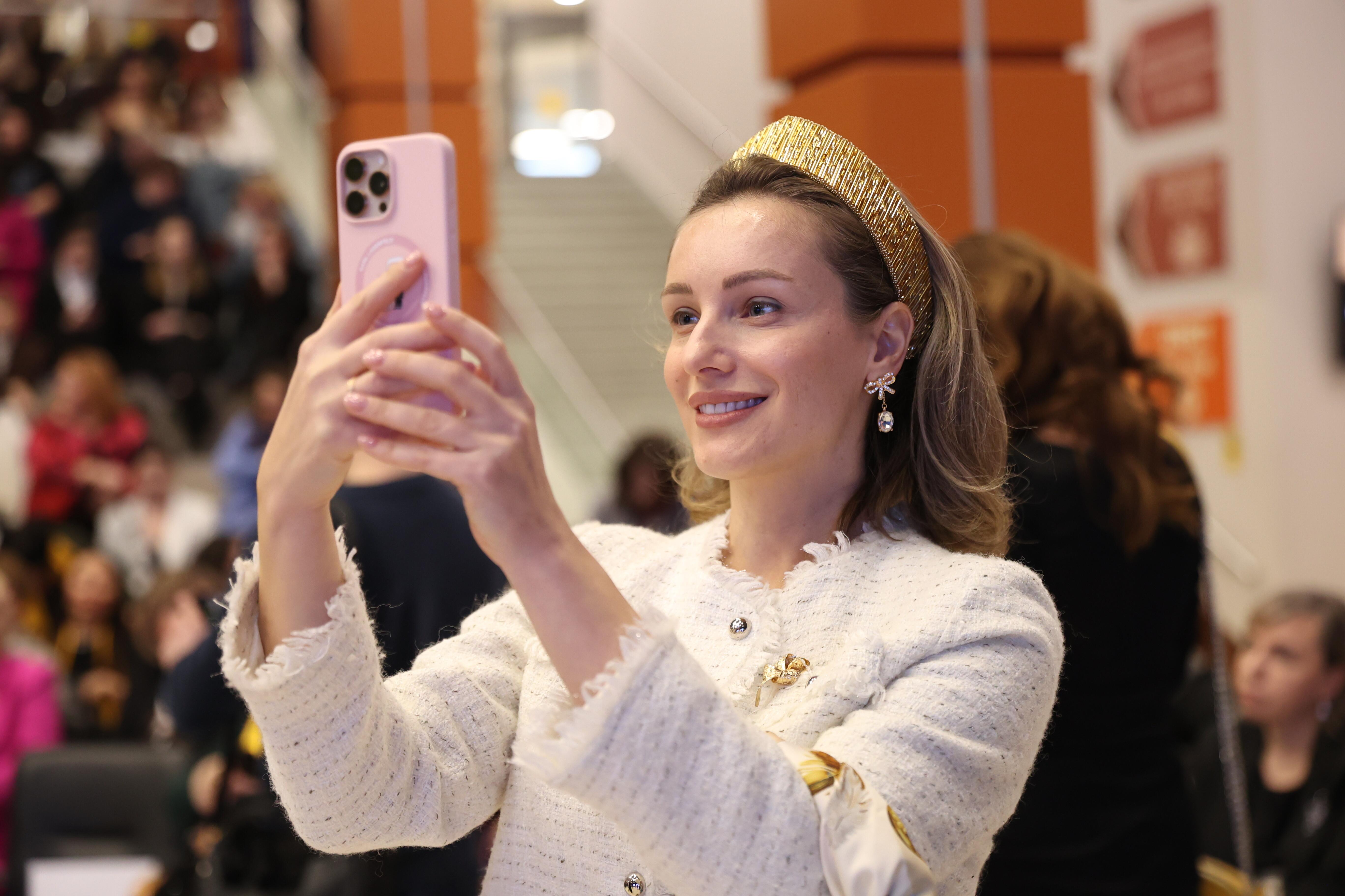 Голос друга не гарантия: в Петербурге рассказали, как «дипфейк» помогает мошенникам красть деньги через WhatsApp*