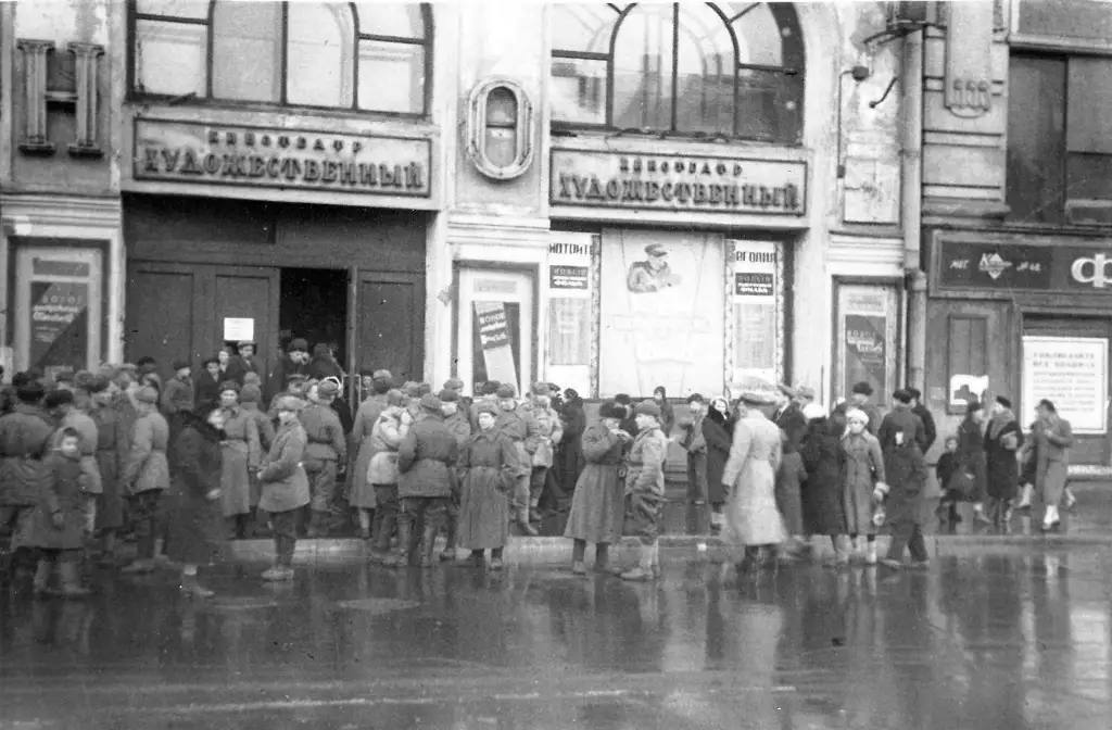 На «Ленфильме» 26 января пройдет презентация книги-исследования «Блокадный экран. Кинотеатры, зрители, фильмы»