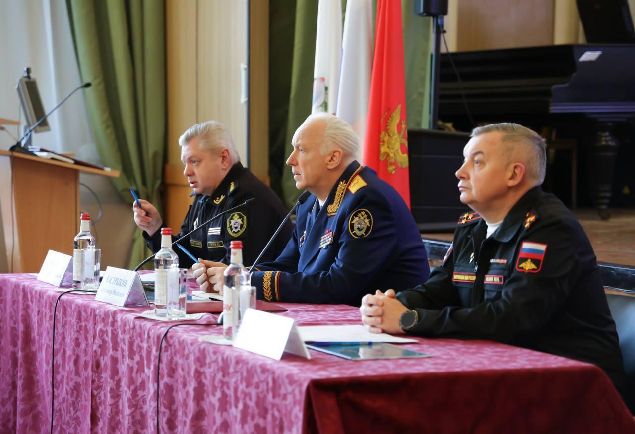 Видео: Бастрыкин навестил бойцов в петербургском госпитале